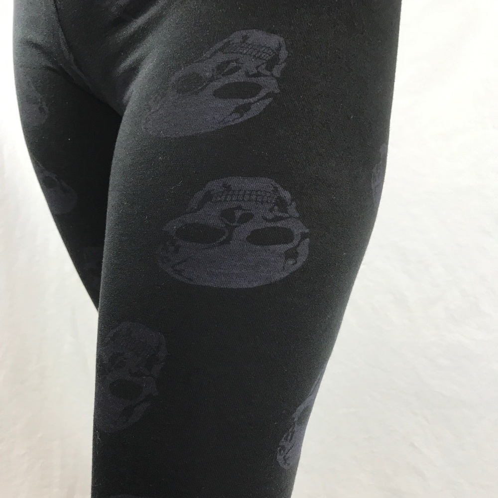 Black leggings with skull print Rue21 new with tag